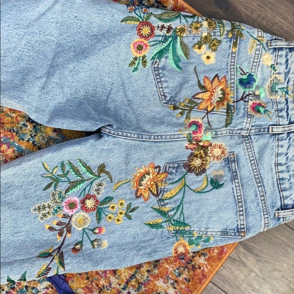 Embroidered jeans - Picture 3 of 5